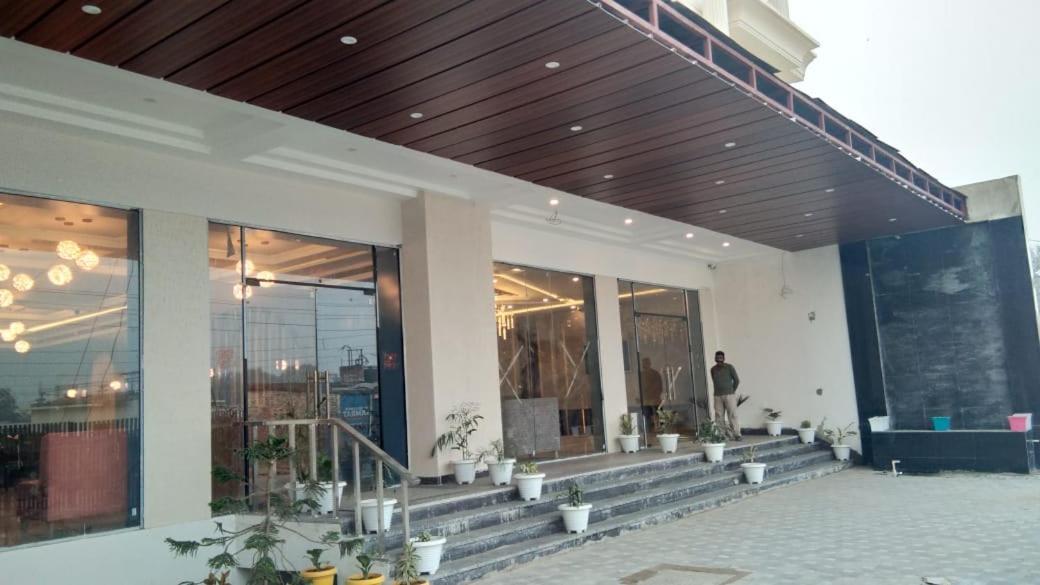 Hotel Four Element Varanasi Exterior photo